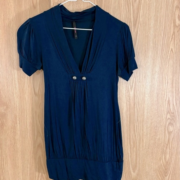 Navy Blue Deep V-Neckline Pleated Front Pullover Tee Top Blouse - Picture 1 of 4